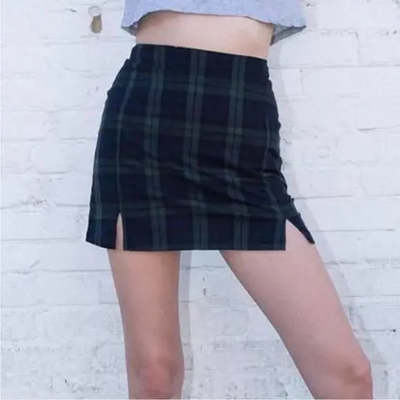 Brandy Melville Green Plaid Mini Skirt - Picture 10 of 10